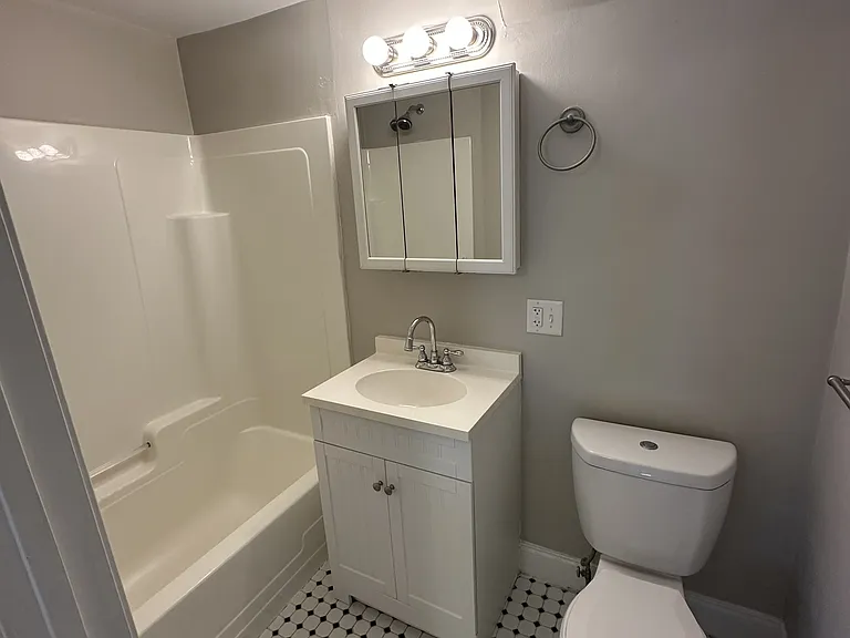 20-22 Lafayette Rd #2 — Photo 9