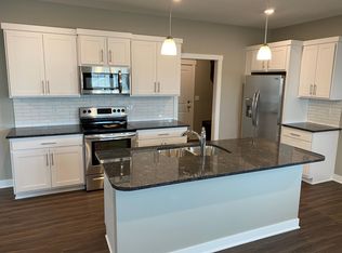 5560 S Prairie View Dr, West Des Moines, IA 50266