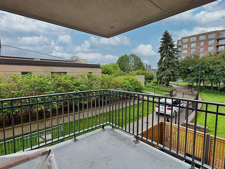 35 Holland Ave #302 — Photo 25