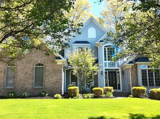 210 Linwood Ln, Aurora, OH 44202