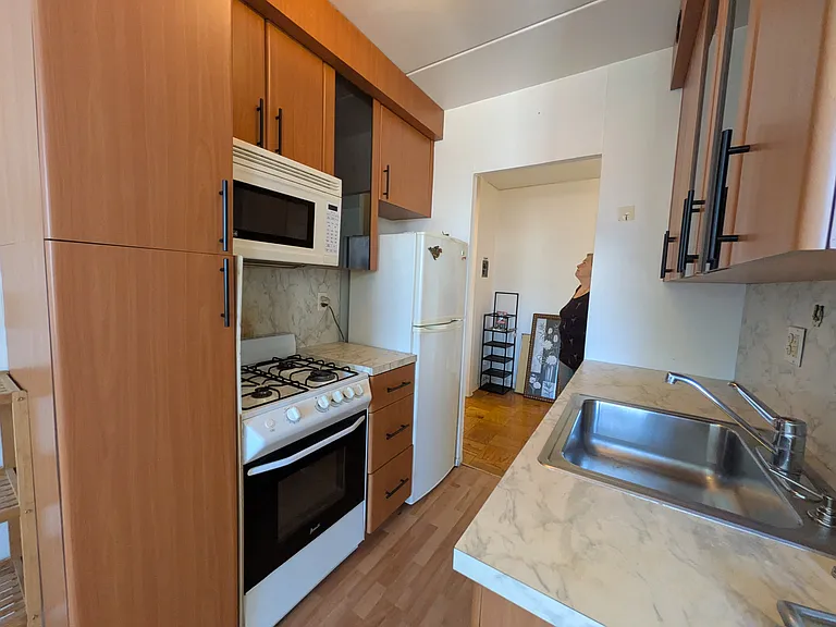 515 Anderson Ave — Photo 5