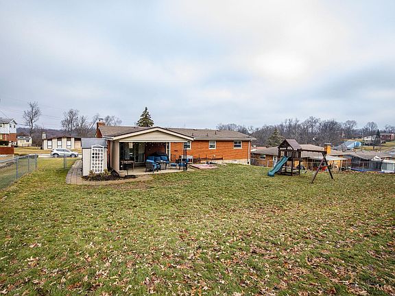 2nd image of 3911 Robinhill Dr