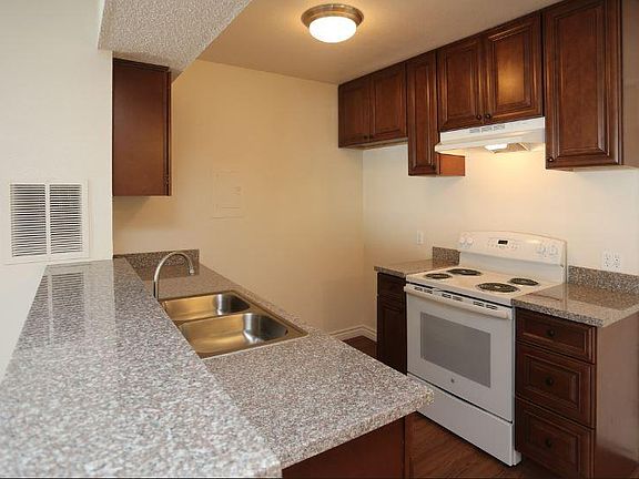 4th image of 1730 N Community Dr #3209bcab7