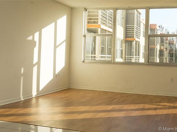 2nd image of 17890 W Dixie Hwy APT 512