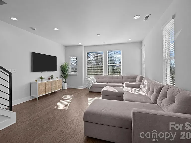 5011 York Park Ln — Photo 4
