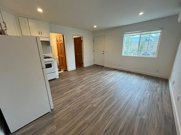 1236 Mackinnon Ave — Photo 6