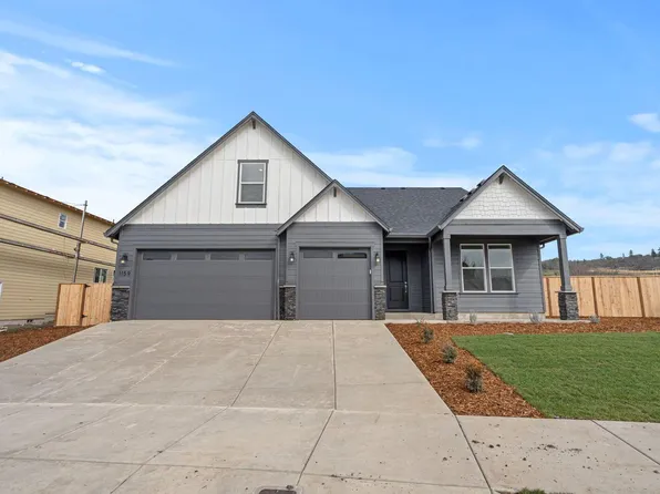 1159 Pumpkin Ridge Dr #323, Eagle Point, OR 97524