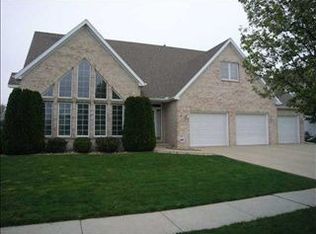 4 Cameron Ct, Bloomington, IL 61704