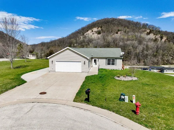 675 Knolls St, Lansing, IA 52151