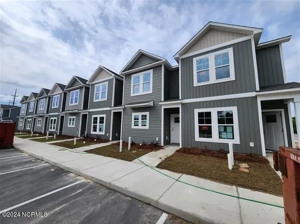 625 Jacks Crossing Drive, Hubert, NC 28539