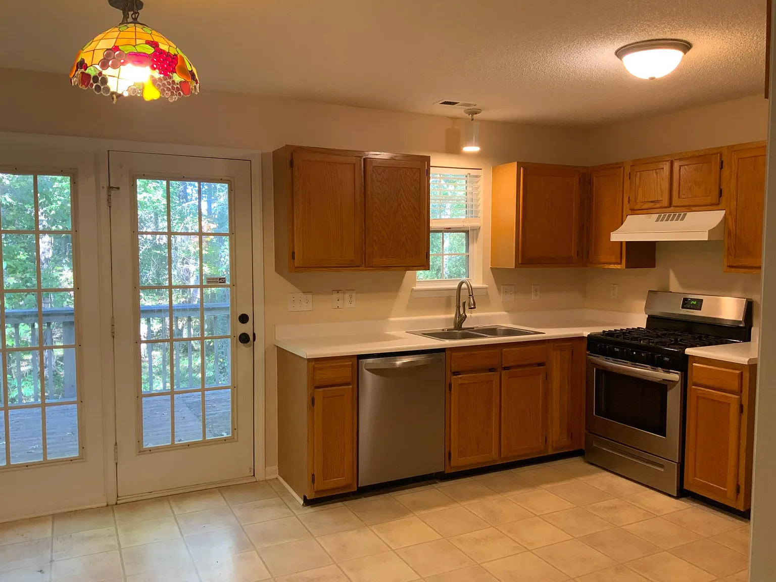 3 bed, 2.5 bath, 1200 sqft, $1,995 — Photo 3
