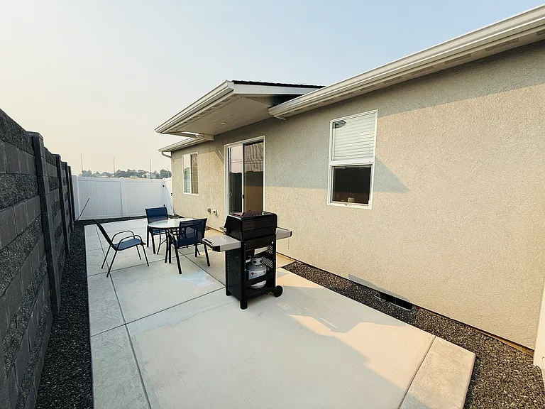 1203 NE Emerald Dr — Photo 17