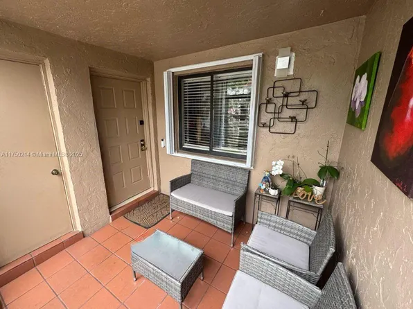 435 Lakeview Dr APT 104, Weston, FL 33326