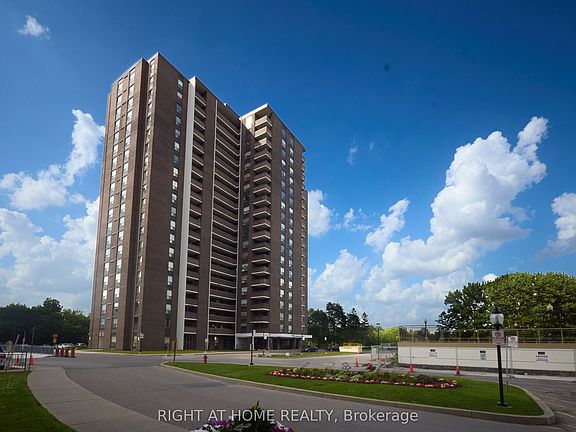 2nd image of 1535 Lakeshore Rd E #808