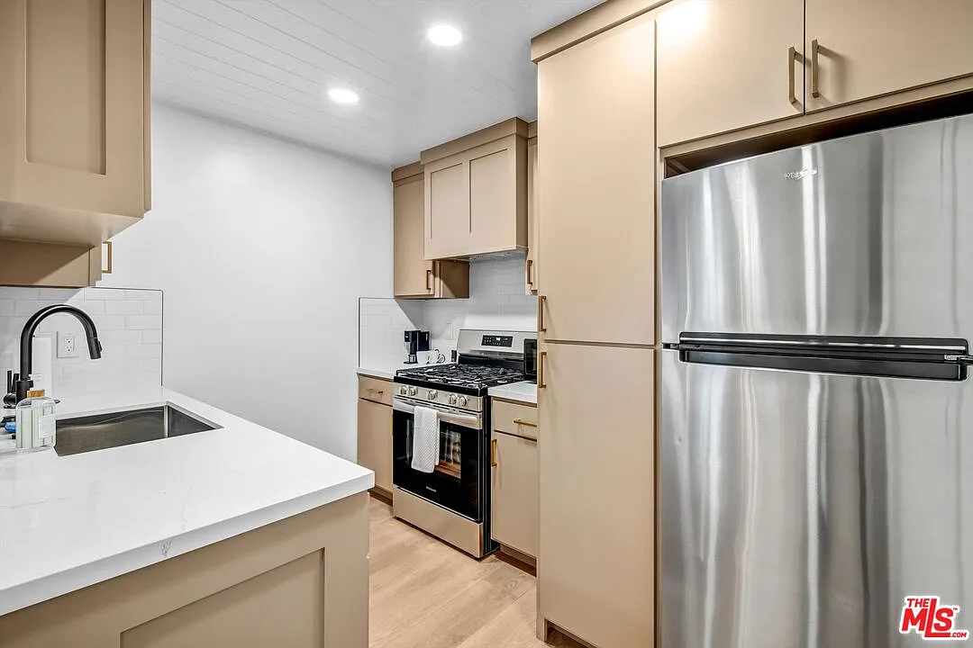 Studio, 1.0 bath, 500 sqft, $3,200 — Photo 3