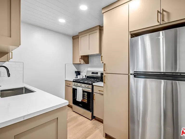 1083 Montauk Ln #1 — Photo 3