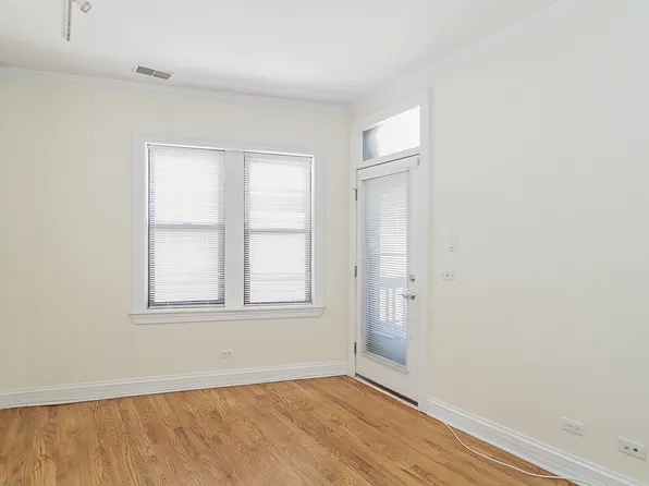 622 1/2 W Roscoe St, Chicago, IL