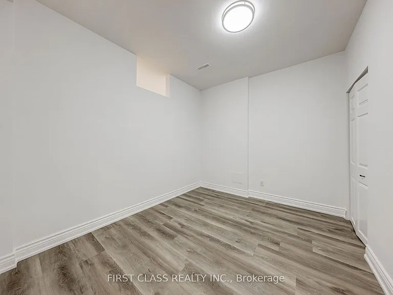 85 Madsen Cres — Photo 28