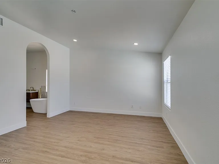 7824 Villa Finestra Dr — Photo 32