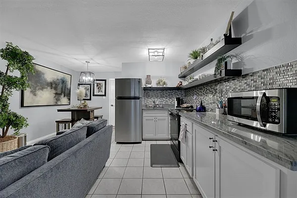 200 W Kingfish St #E-102 — Photo 17
