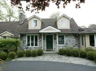 29827 W Thirteen Mile Rd, Farmington Hills, MI 48334