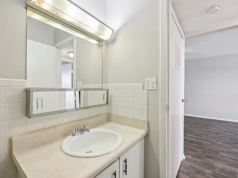 Tamarack Arms Apartments — Photo 8