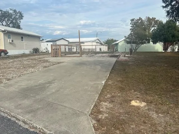 9526 Black Bear Dr, Weeki Wachee, FL 34613