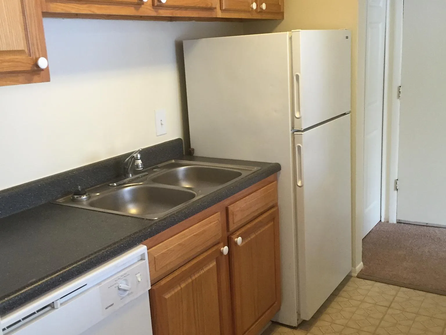 2 bed, 850 sqft, $1,095 — Photo 2