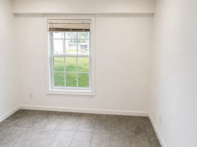 1802 Stewart St — Photo 7