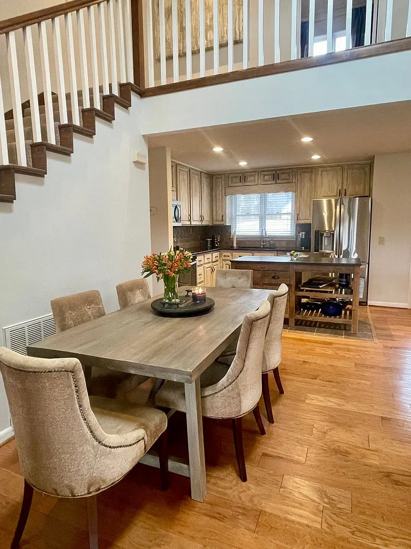 Spacious Lake and Golf View Home — Photo 2
