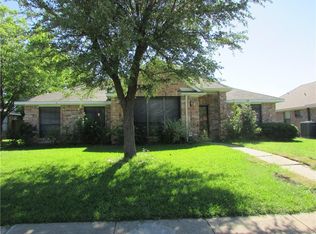 820 Micarta Dr, Mesquite, TX