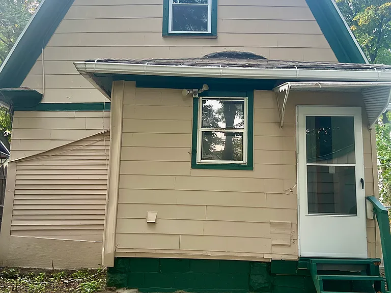 423 Cottage St — Photo 35
