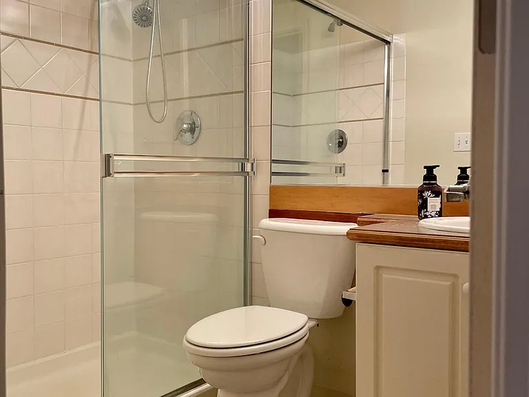 425 S 46th Pl #D — Photo 4