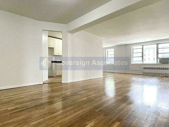 3rd image of 3555 Oxford Ave #4C