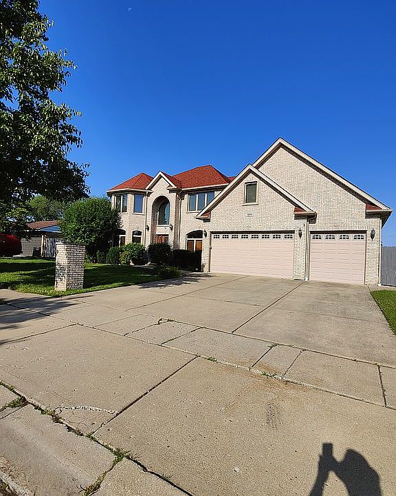 1st image of 4640 N Redwood Dr