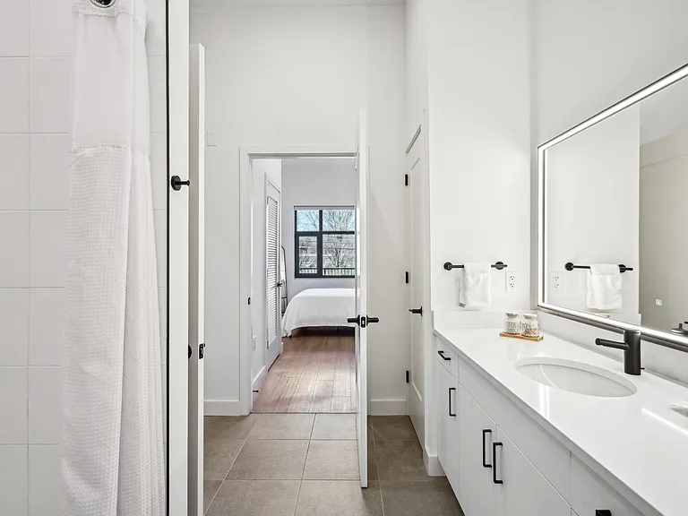 One Bedroom Bathroom
