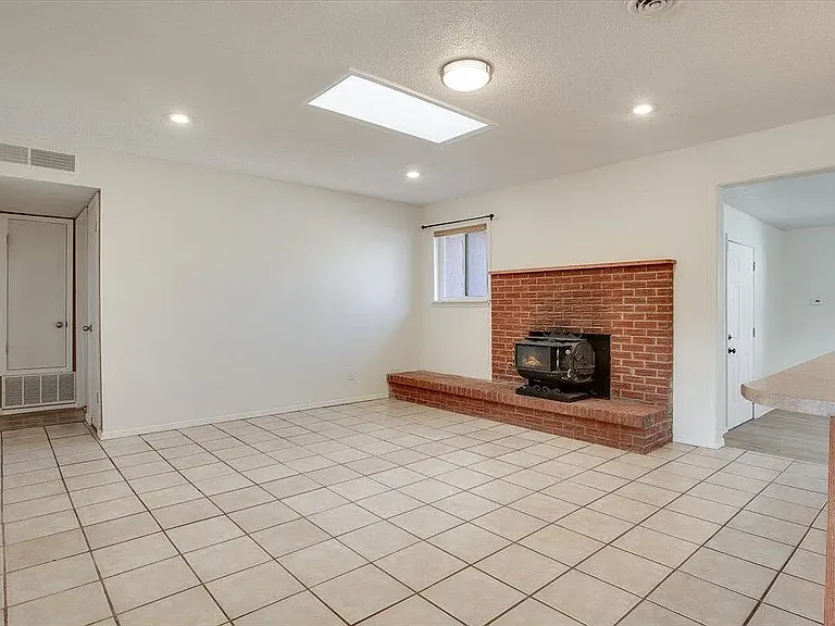 11801 Tracy Ct NE — Photo 23