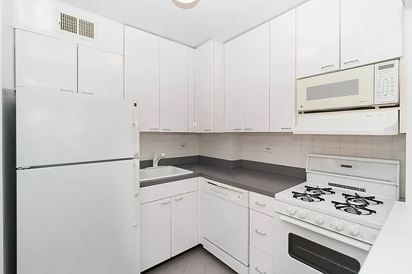 Rented by Oxford Property Group | media 12