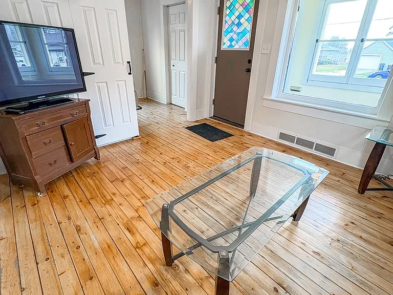 1626 Stoughton Ave — Photo 7