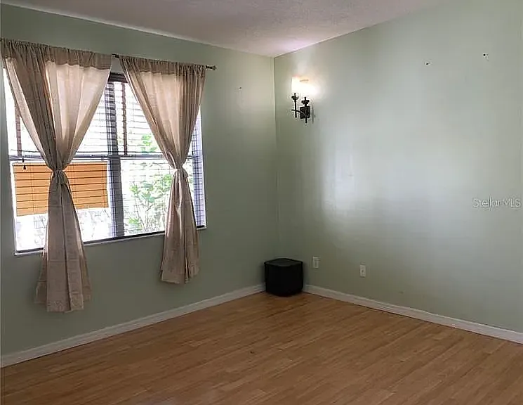 Myakka Crown Dr — Photo 8