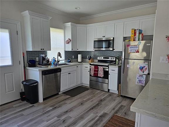 5th image of 57401 Oak Ave