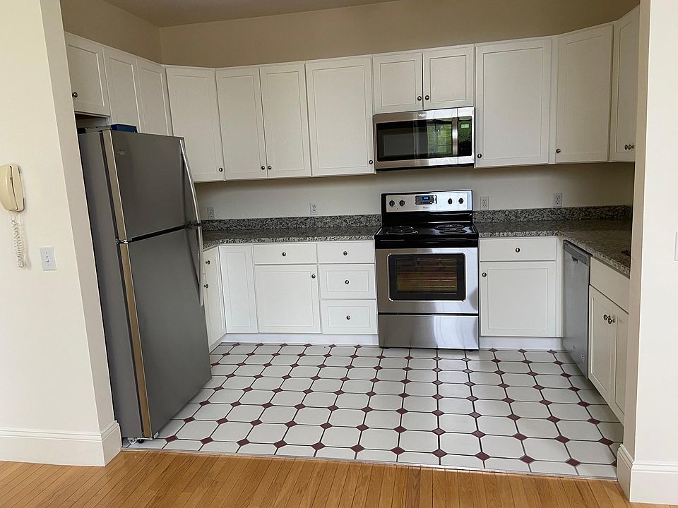 1st image of 8 Lincoln St APT 210