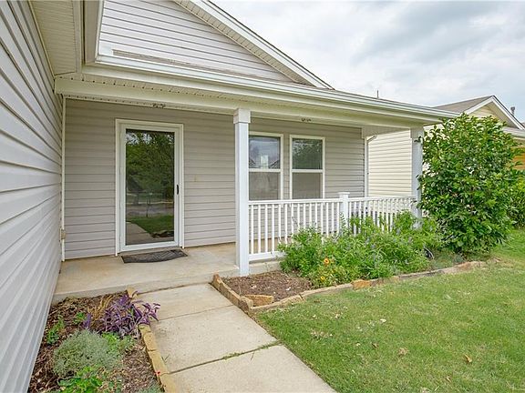 4th image of 15617 Lily Garden Ln