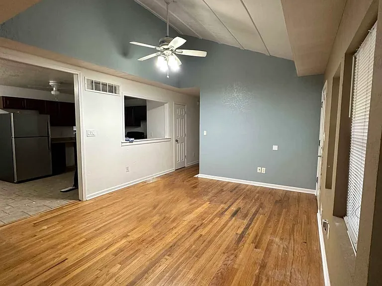 8619 Lane Ave — Photo 2