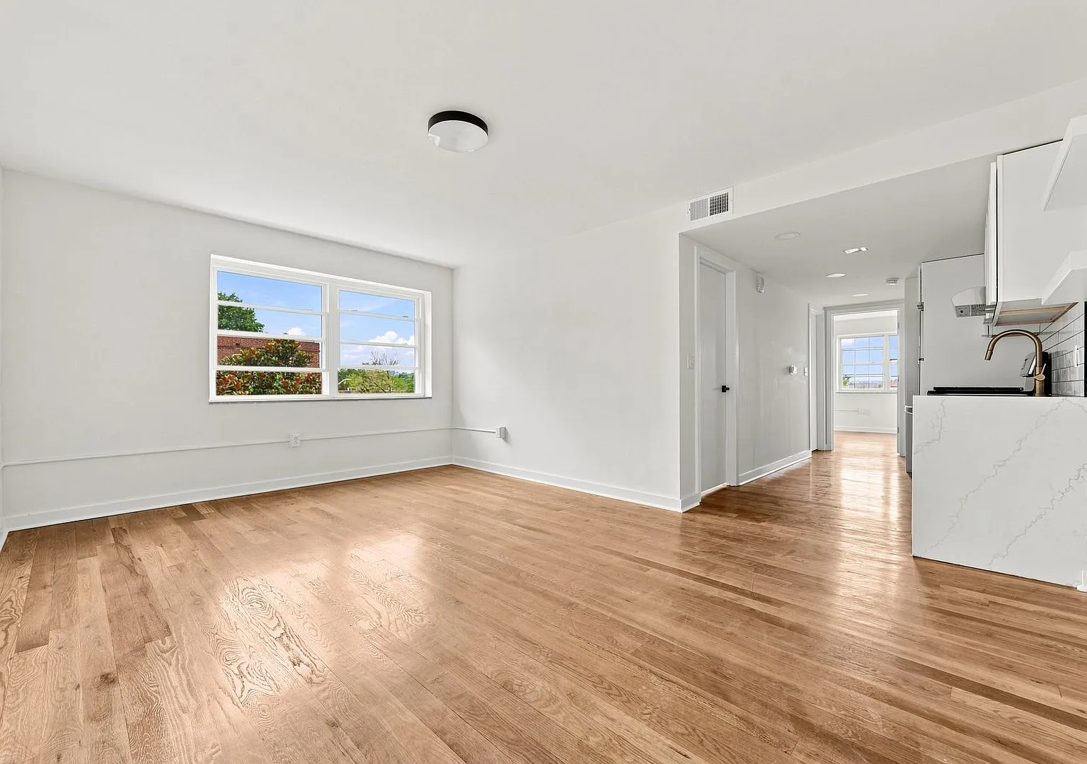 5440 Fifth Ave — Photo 2