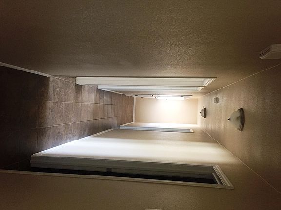 5th image of 929 Brookview Dr #A