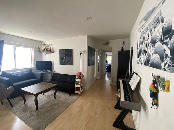 3rd image of 1626 N Fuller Ave