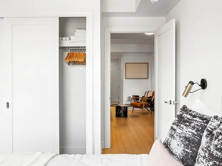 915 W End Ave #208 — Photo 4