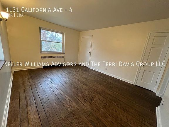3rd image of 1131 California Ave #4