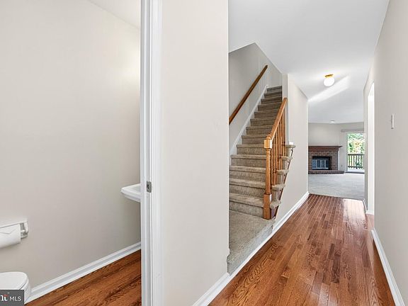 3rd image of 122 Pembroke Ct